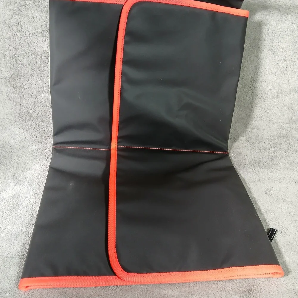 Timbuk2 stork swaddle
